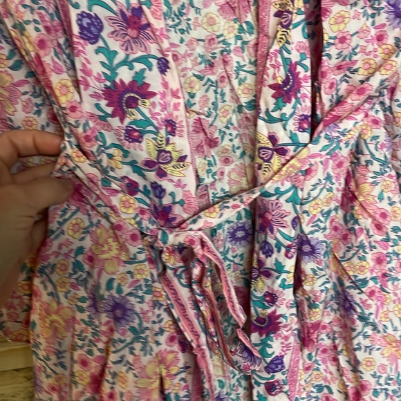 Kori size Medium Open Floral Pink Kimono Wrap with Waist Tie and Wide Sleeves - Picture 4 of 8